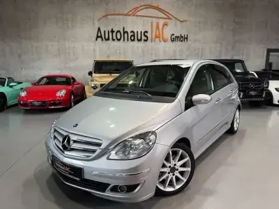 Gebraucht Mercedes B200 140 PS (102 kW) 2008 Silber Van / Kleinbus