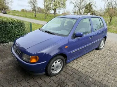 Brugt VW Polo Basis 50 HK (36 kW) 1998 Blå Sedan