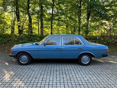Gebraucht Mercedes 200 109 PS (80 kW) 1980 Blau Limousine