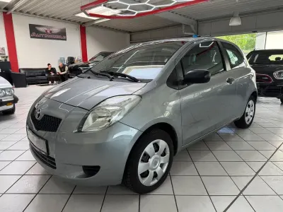 Gebraucht Toyota Yaris Cool 69 PS (50 kW) 2006 Silber Kleinwagen