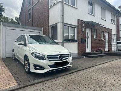 Gebraucht Mercedes B180 122 PS (89 kW) 2018 Weiß Van / Kleinbus