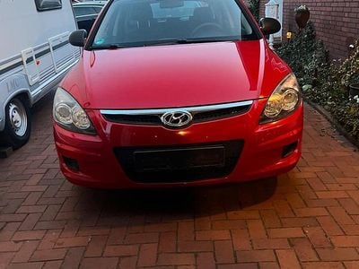 Gebraucht Hyundai i30 Classic 109 PS (80 kW) 2010 Rot Kleinwagen
