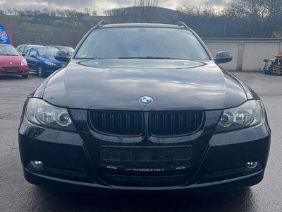 Schwarz Gebraucht 2007 BMW 318 Advantage Kombi | 2.999 € (Fairer Preis)