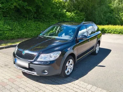 Gebraucht Skoda Octavia Scout 4x4 150 PS (110 kW) 2012 Schwarz Kombi