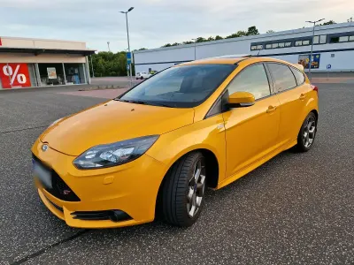 Gebraucht Ford Focus ST 250 PS (183 kW) 2013 Gelb Limousine