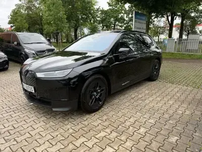 Gebraucht BMW iX Shadowline 239 kW (326 PS) 2023 Black sapphire SUV
