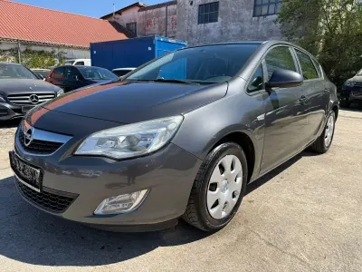 Gebraucht Opel Astra Edition 95 PS (69 kW) 2010 Grau Limousine