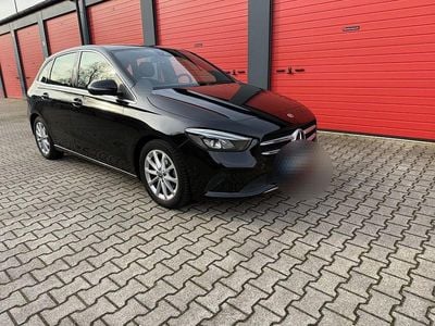 Schwarz Gebraucht 2019 Mercedes B180 Van / Kleinbus | 18.400 € (Guter Preis)