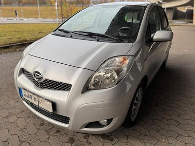 Gebraucht Daihatsu Charade 101 PS (74 kW) 2011 Silber Kleinwagen