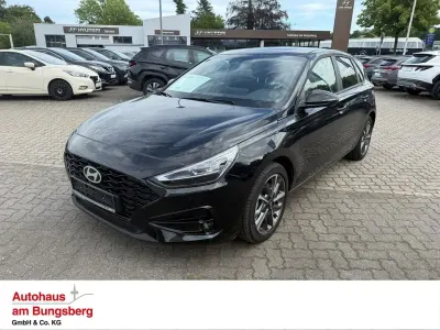 Gebraucht Hyundai i30 Advantage 101 PS (74 kW) 2025 Schwarz Limousine