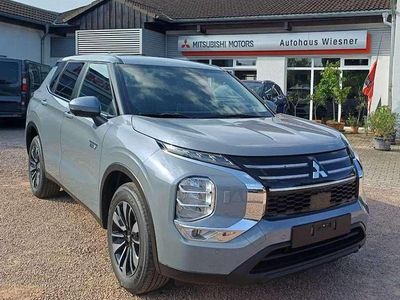 Neu Mitsubishi Outlander P-HEV Plus 306 PS (225 kW) 2025 Mondsteingrau SUV