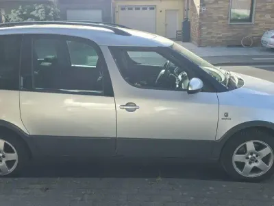 Gebraucht Skoda Roomster Scout 105 PS (77 kW) 2008 Silber Kombi
