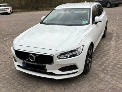 Gebraucht Volvo V90 Momentum 190 PS (139 kW) 2017 Weiß Kombi