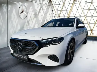 Gebraucht Mercedes E220 Avantgarde 197 PS (144 kW) 2024 Weiß Limousine