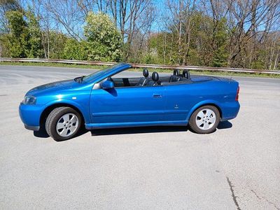 Usado Opel Astra Cabriolet 147 HP (108 kW) 2002 Azul Cabrios