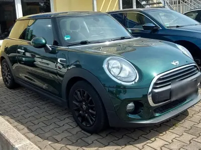 Usado Mini ONE 102 HP (75 kW) 2017 Verde Citadino