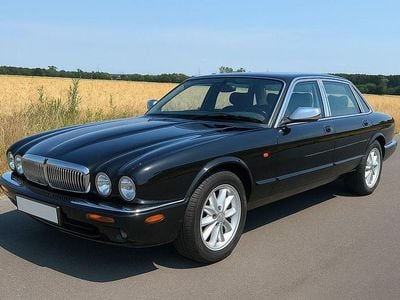 Second-hand Jaguar XJ8 Sovereign 284 CP (208 kW) 2001 Negru Berlinǎ