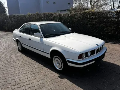 Gebraucht BMW 520 129 PS (94 kW) 1989 Weiß Limousine