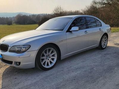 Gebraucht BMW 750 Sport Line 367 PS (269 kW) 2005 Silber Limousine