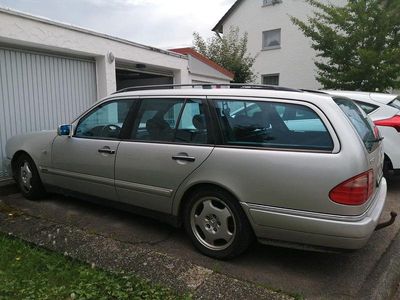 Mercedes E320