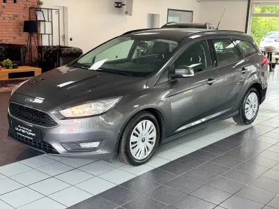 Gebraucht Ford Focus Business Edition 125 PS (91 kW) 2017 Grau Kombi