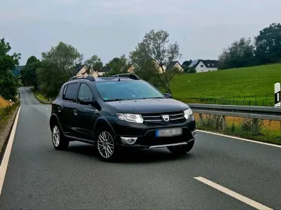Gebraucht Dacia Sandero Stepway 90 PS (66 kW) 2013 Schwarz Kleinwagen