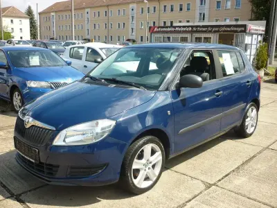 Gebraucht Skoda Fabia Cool Edition 60 PS (44 kW) 2013 Blau Limousine