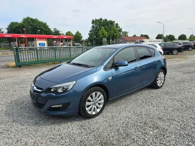Gebraucht Opel Astra 110 PS (80 kW) 2012 Blau Limousine