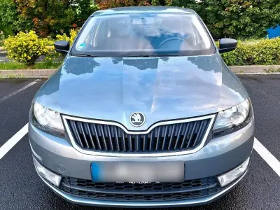 Gebraucht Skoda Rapid 105 PS (77 kW) 2013 Grau Kleinwagen