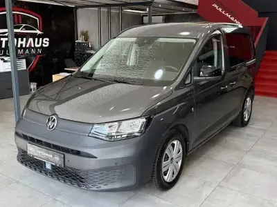 Usado VW Caddy 75 HP (55 kW) 2021 Cinzento Monovolume