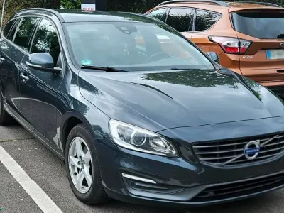 Gebraucht Volvo V60 135 PS (99 kW) 2015 Grau Kombi