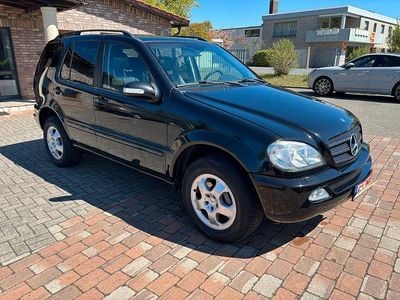 Second-hand Mercedes ML270 163 CP (119 kW) 2003 Negru SUV