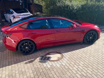 gebraucht Tesla Model 3 LR Farbe Rot