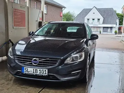 Gebraucht Volvo V60 Momentum 181 PS (133 kW) 2014 Schwarz Kombi