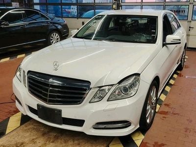Weiß Gebraucht 2013 Mercedes E300 Limousine | 23.900 €