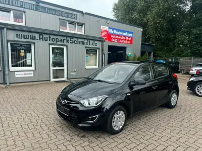 Gebraucht Hyundai i20 86 PS (63 kW) 2013 Schwarz Kleinwagen
