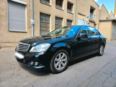 Gebraucht Mercedes C180 120 PS (88 kW) 2012 Schwarz Limousine