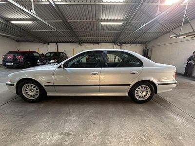 Gebraucht BMW 523 Sport Line 170 PS (125 kW) 2000 Silber Limousine