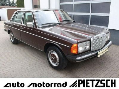 Gebraucht Mercedes 230 136 PS (100 kW) 1981 Braun Limousine