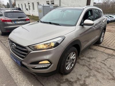 Grau Gebraucht 2016 Hyundai Tucson Intro Edition SUV | 16.990 € (Etwas zu teuer)