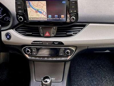 Gebraucht 2017 Hyundai i30 Premium Limousine | 14.900 € (Teuer)