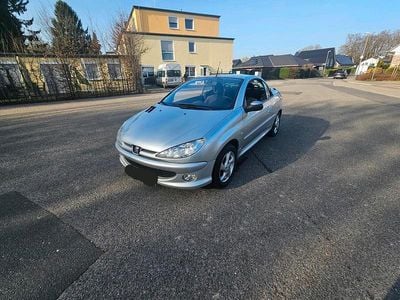 Gebraucht Peugeot 206 CC 98 PS (72 kW) 2005 Silber Cabrio