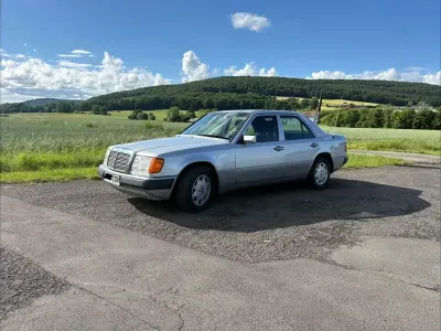 Gebraucht Mercedes E230 124 PS (91 kW) 1992 Silber Limousine