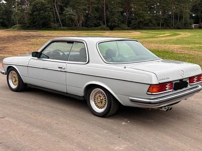 Gebraucht Mercedes 280 185 PS (136 kW) 1983 Silber Coupé