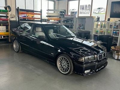 BMW 323