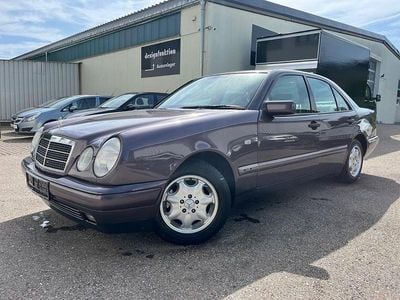 Braun Gebraucht 1995 Mercedes E230 Classic Limousine | 5.490 €