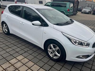 Gebraucht Kia Ceed 100 PS (73 kW) 2013 Weiß Kleinwagen