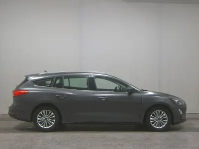 Gebraucht Ford Focus Titanium 120 PS (88 kW) 2021 Grau Kombi