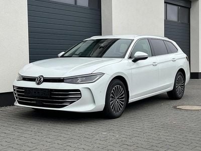 Pure white Neu 2025 VW Passat Elegance Kombi | 42.279 € (Guter Preis)
