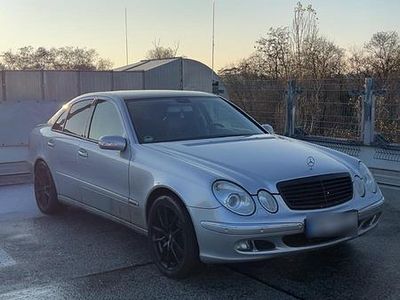 Gebraucht Mercedes E350 272 PS (200 kW) 2005 Silber Limousine